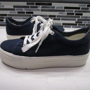 Canvas Shoe with Lift